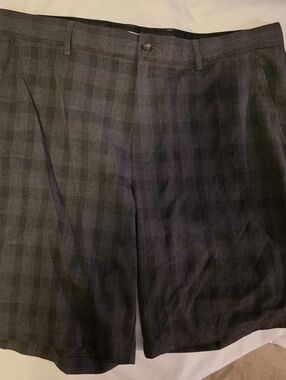 Greg Norman Gray Plaid Shorts Size 38